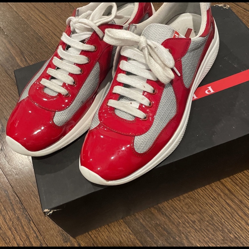 PRADAS SIZE 9 !